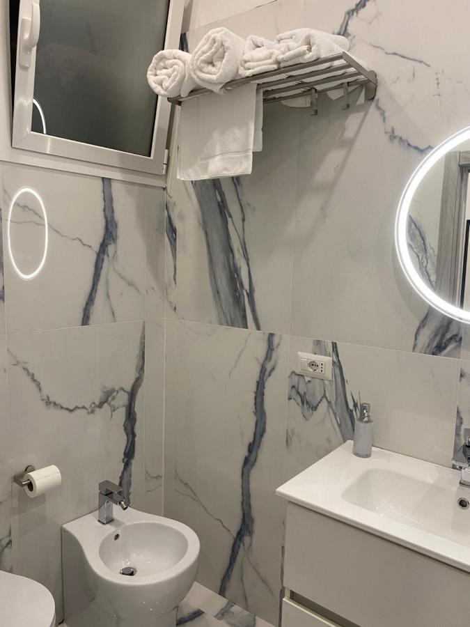 The Nest Of Via Toledo Apartment Napoli Bagian luar foto